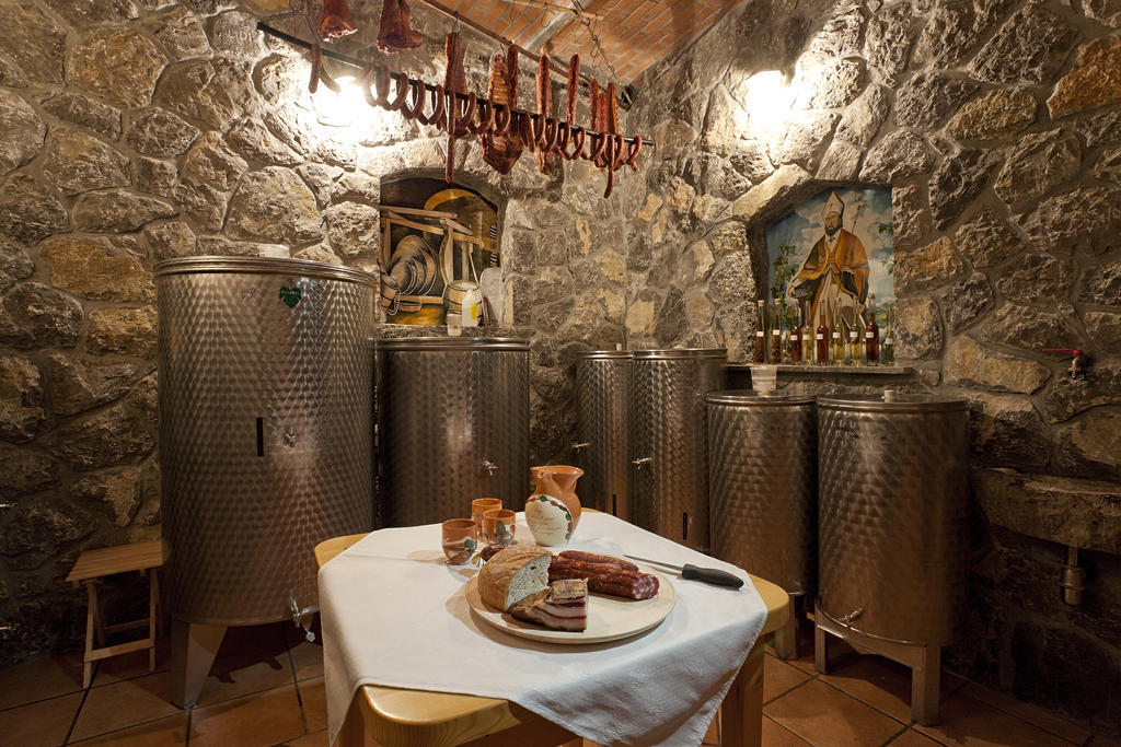 Tourist Farm Skrbina Lägenhet Otočec Rum bild