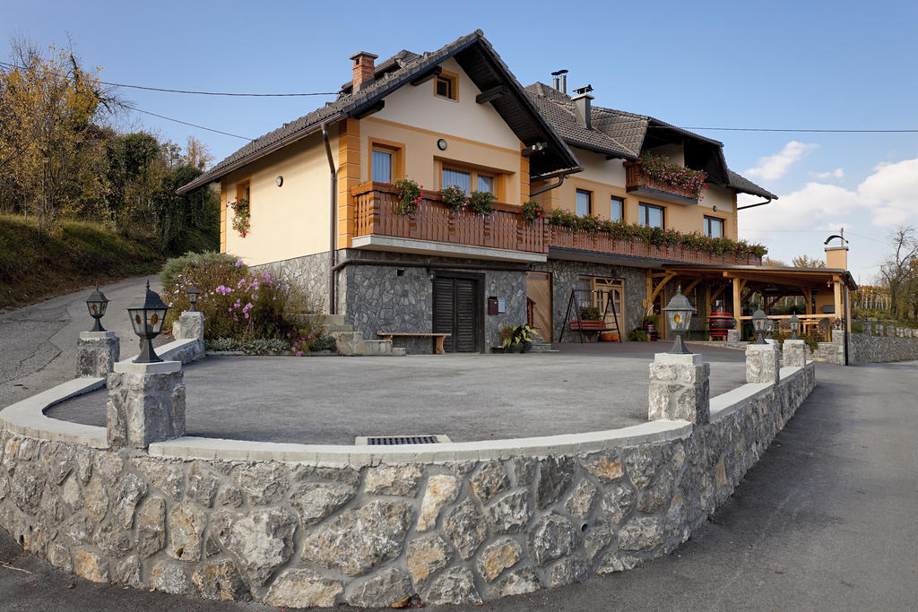 Tourist Farm Skrbina Lägenhet Otočec Exteriör bild