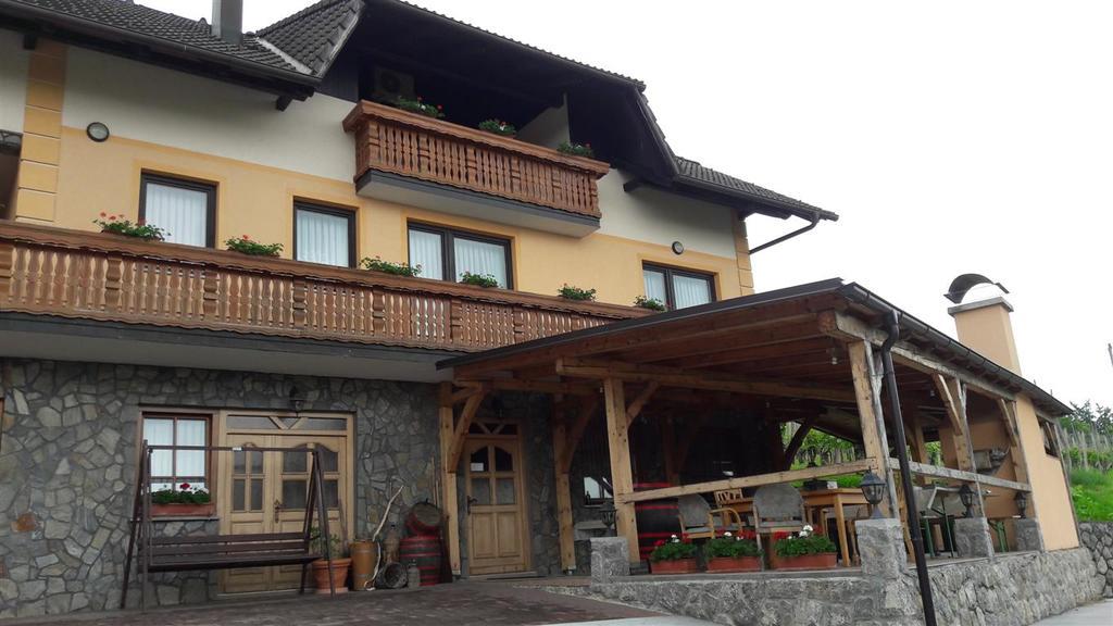 Tourist Farm Skrbina Lägenhet Otočec Exteriör bild